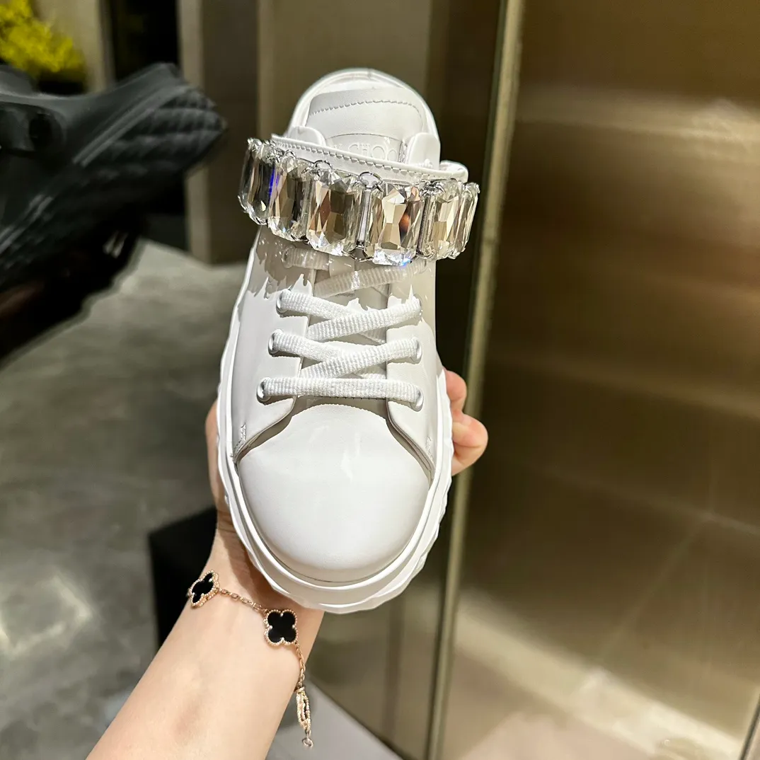 👟👟Ex-factory price 720👟👟 New JIMMY CHOO, exclusive sale, factory price, original large-soled casual white shoes, designed with the latest technology, strong three-dimensional effect👍Multiple technologies are integrated together, subverting fashion, super stylish! The rhinestones look great together. Purely hand-stitched diamonds, one-to-one comparison with the original version. Versatile and trendy, both salty and sweet! 2 ways to wear it! Size: 35-40